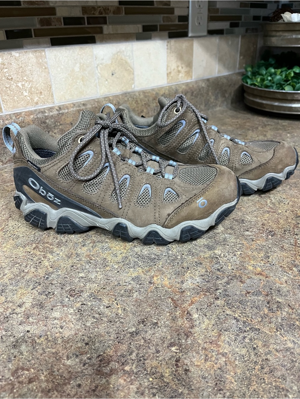 Oboz Women’s Sawtooth Hiking Shoes Size 10 Brown Blue Trail Outdoor